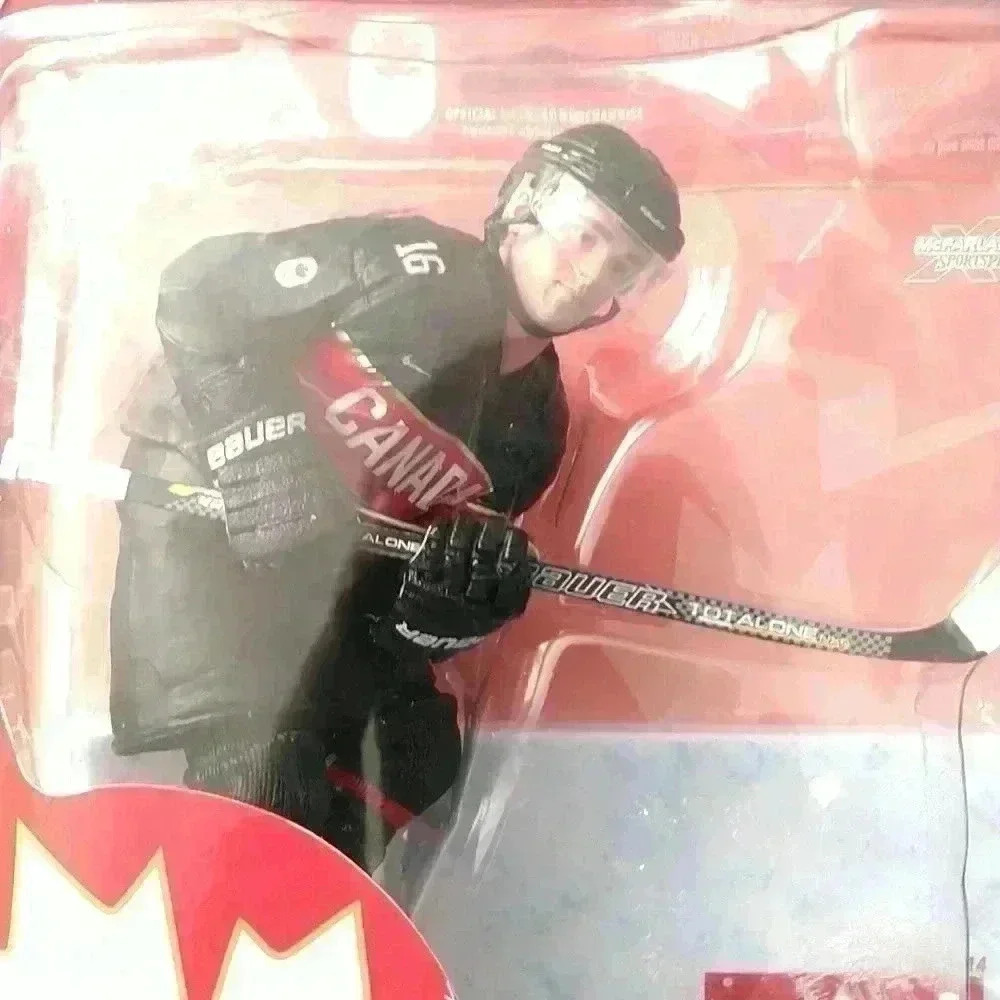 Jonathan Toews action figure - Picture 2 of 2